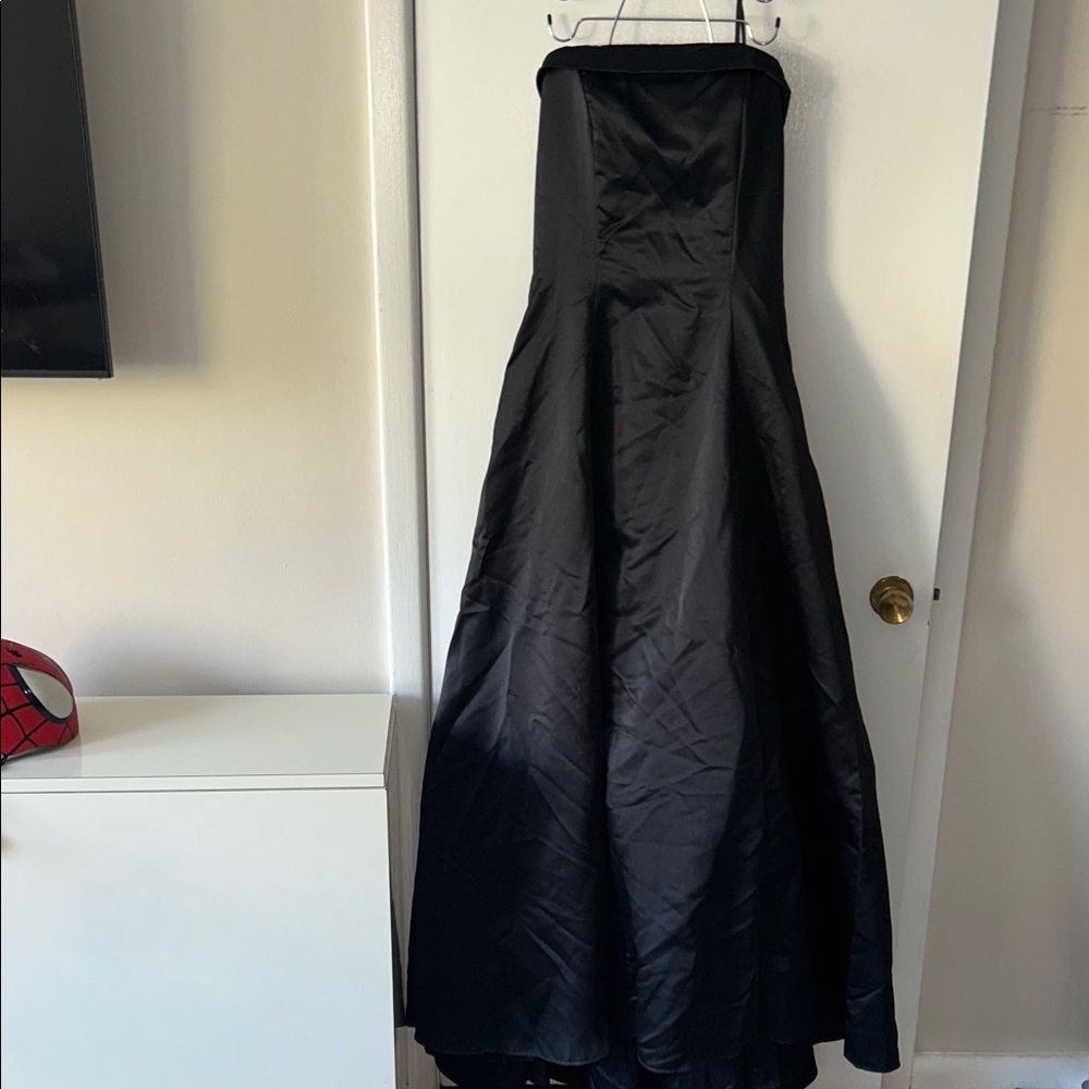 Black Victorian Strapless Satin A-Line Gown Floor-Length Formal Evening Dress